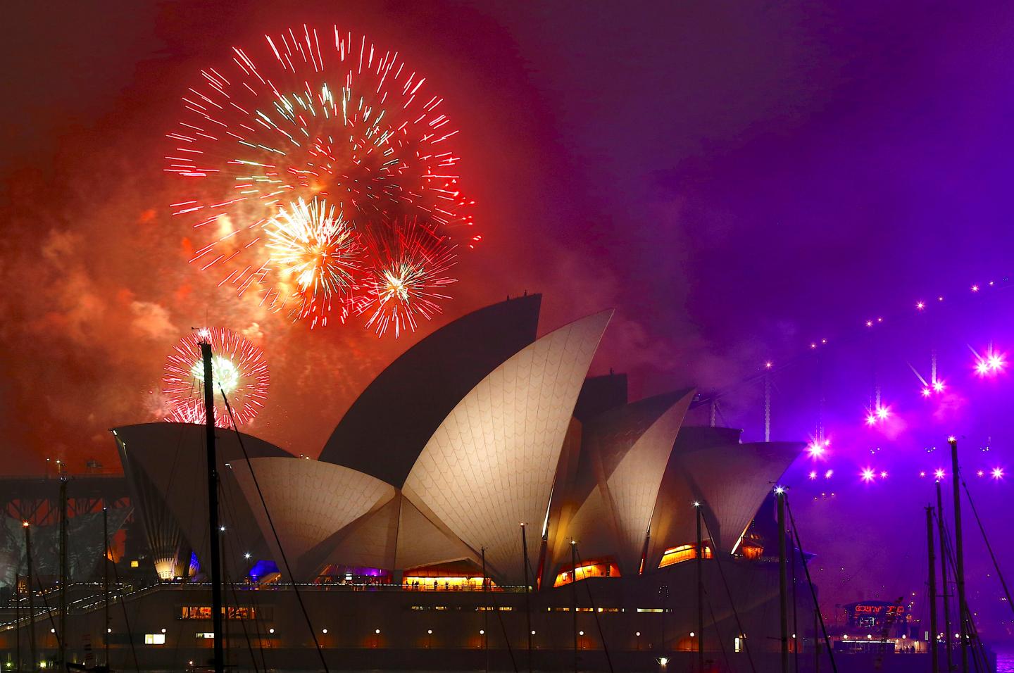 Begitu indah kembang api di Sydney Opera House - Sydney Harbour, Australia, 