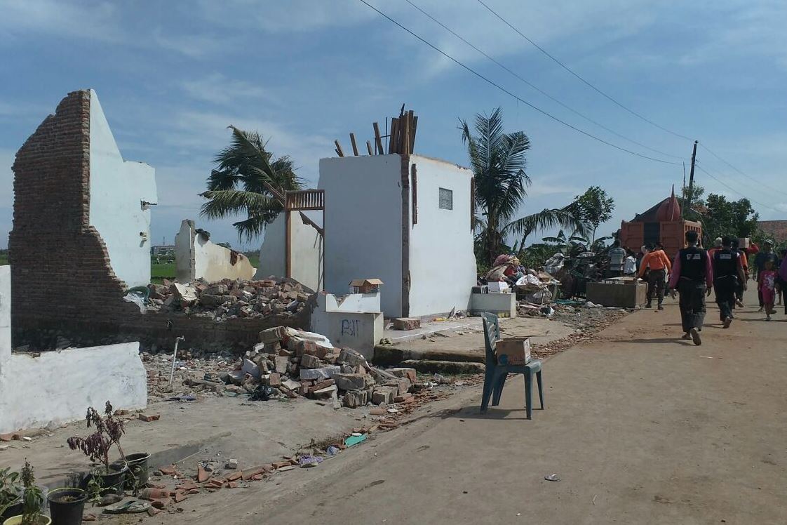 Sejumlah bangunan yang terkena puting beliung di Pemalang, Jawa Tengah, rata dengan tanah. (Foto: Medcom.id /Kuntoro Tayubi)