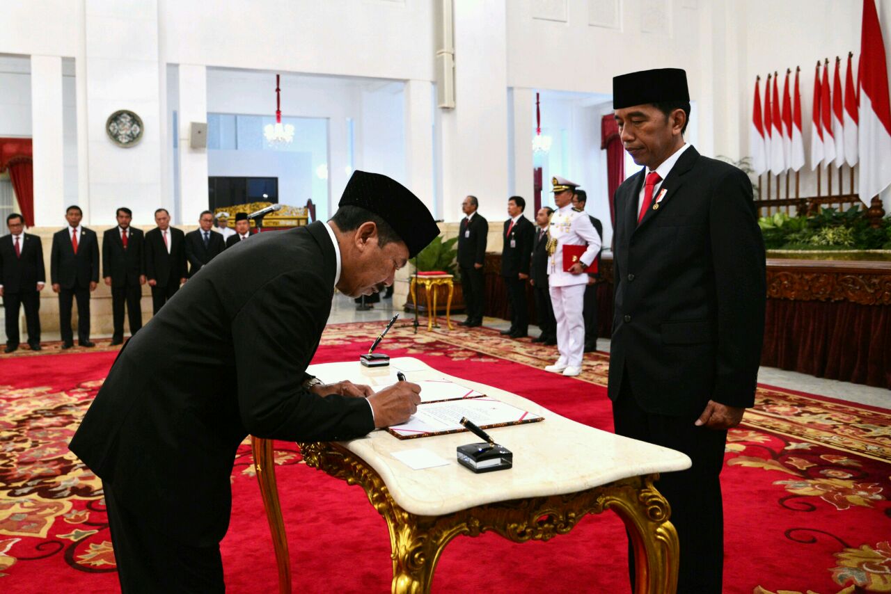 Presiden Joko Widood melantik Djoko Setiadi sebagai Kepala Badan Siber dan Sandi Negara (Foto: Setpres)