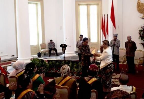 Presiden Joko Widodo melakukan audiensi dengan raja dan sultan se-Indonesia di Istana Kepresidenan Bogor, Kamis 4 Januarai 2018