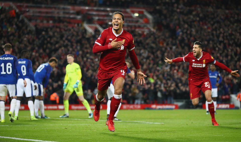 Selebrasi Virgil van Dick usai membobol gawang Everton dalam ajang Piala FA, dini hari tadi. foto;reuters