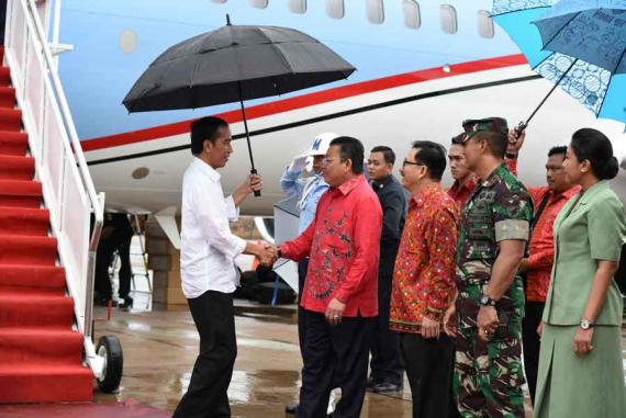 Presiden ketika peresmian Bandara Supadio. Bandara adalah simpul penting bagi denyut semua pariwisata di Indonesia. foto:dok istimewa