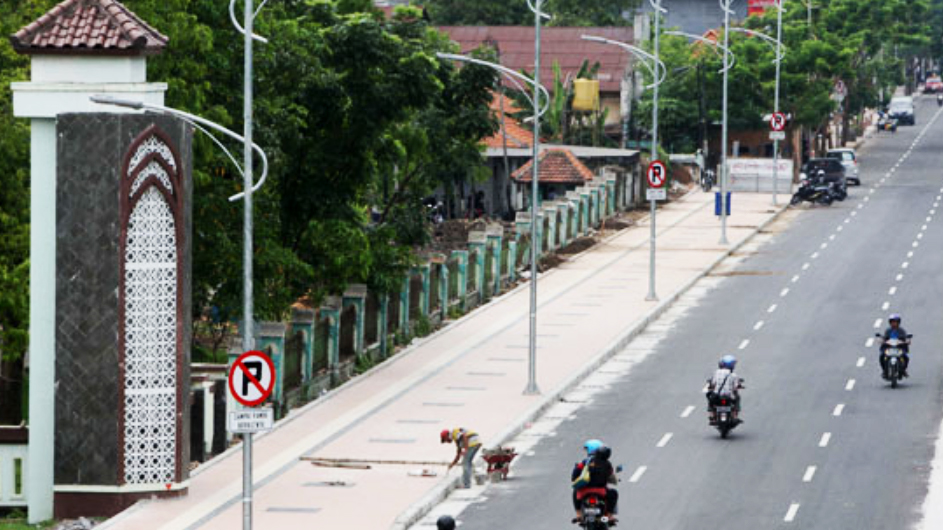 Fontage road sisi barat Jalan Ahamad Yani.