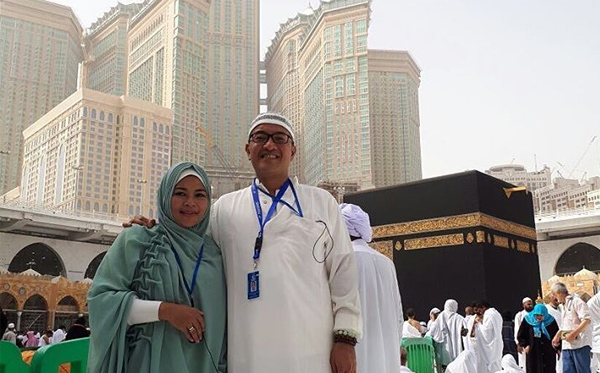 Puti Guntur Soekarno dan suami saat menjalani ibadah Umrah. (Foto: Istimewa)