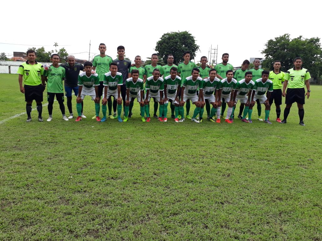 Persebaya Surabaya saat menggelar uji coba melawan tim internal All Star, di Lapangan Karanggayam, Kamis 11 Januari 2018. (foto: hrs/ngopibareng)