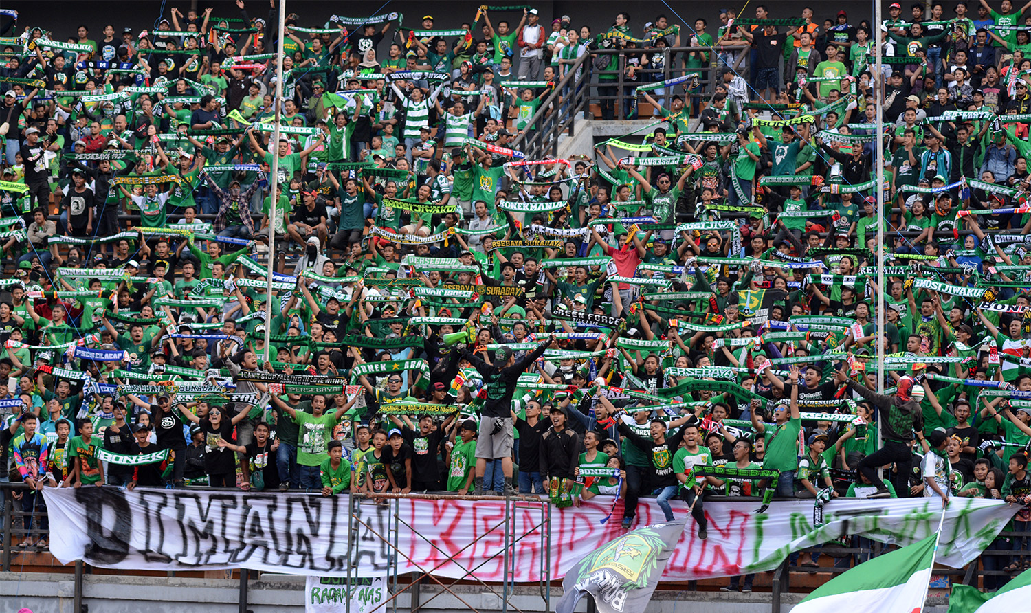 Suporter Persebaya Surabaya, Bonekmania. (foto: Ngopibareng.id)