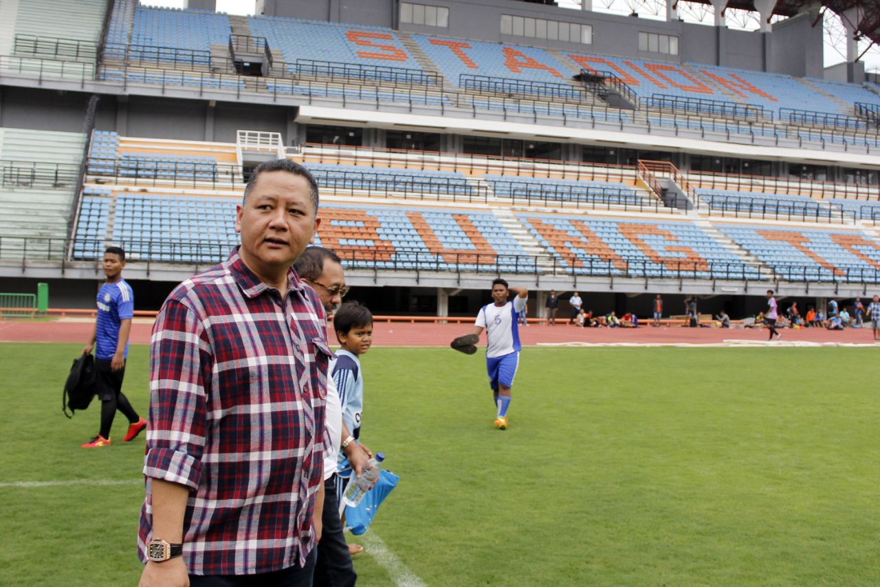 Wakil Wali Kota Surabaya, Wisnu Sakti Buana saat sidak di Stadion Gelora Bung Tomo, Minggu 14 Januari 2018. (foto: hrs/ngopibareng)