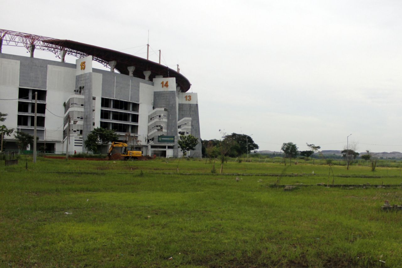 Lahan dekat GBT yang nantinya akan dibuat parkiran kendaraan roda dua saat Piala Presiden 2018, di Surabaya. (foto: hrs/ngopibareng)