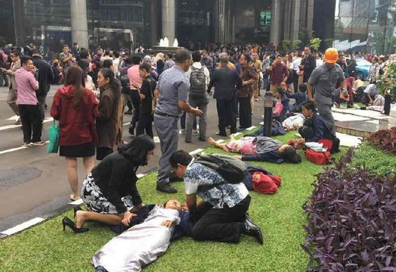 Korban runtuhnya atap tower BEI Jakarta. (Foto: Kabarnews)