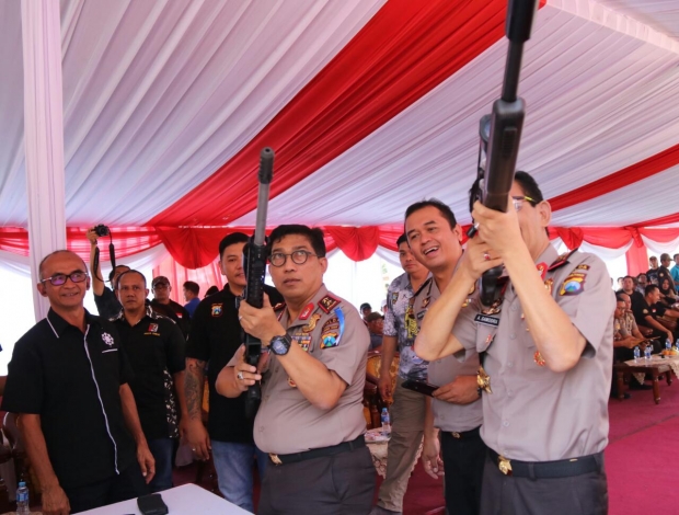 Kapolda Jawa Timur machfud Arifin (kiri). (Foto: Dokumentasi)