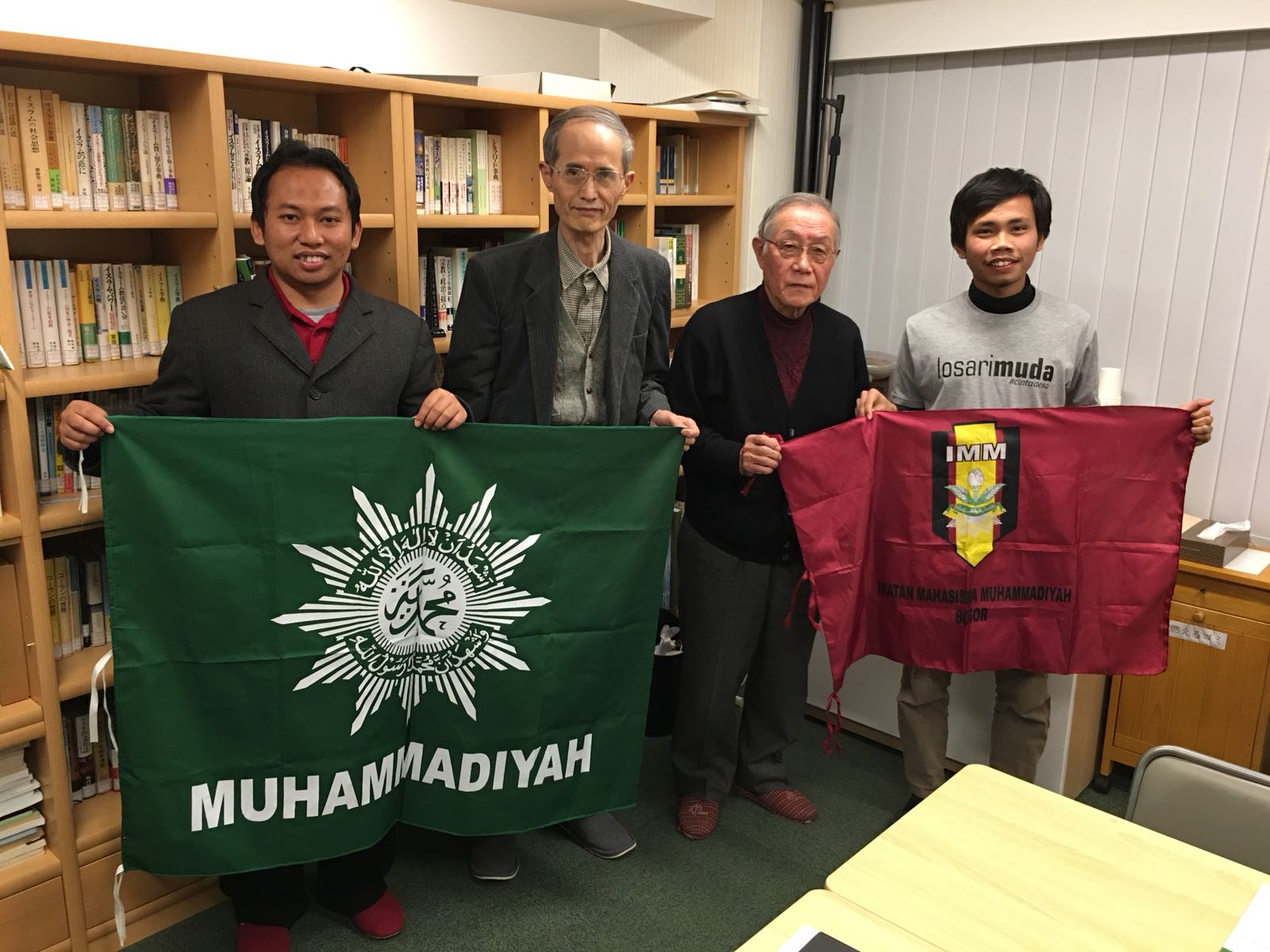 presiden Japan Muslim Association (JMA), Amin K. Tokumasu, bersama kader Muhammadiyah di Jepang. (foto: ist)