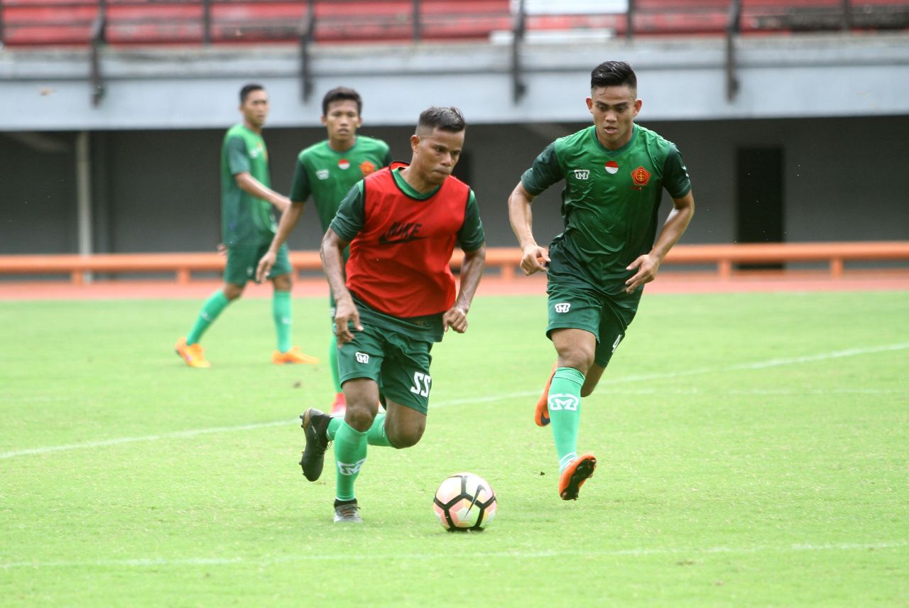 Pemain Persebaya  saat latihan. (Foto: Dokumentasi)