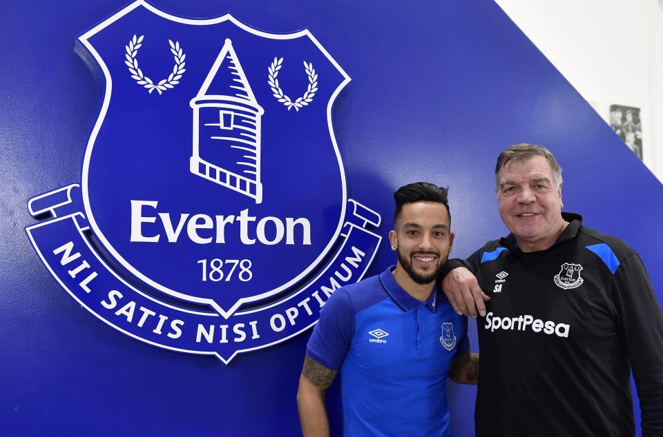 Walcott resmi bergabung dengan Everton setelah dilepas Arsenal dengan biaya transfer Rp 361 miliar. foto;getty images