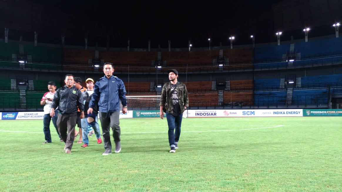 Verivikasi stadion Gelora Bung Tomo oleh PT LIB. (foto: dokumentasi)