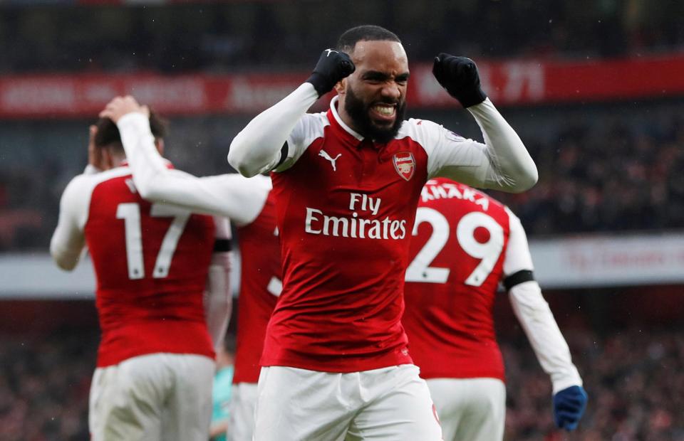 Striker Alexandre Lacazette ikut menyumbang satu gol saat Arsenal mengulung Cyristal Palace 4-1, tadi malam. foto:gettyimage