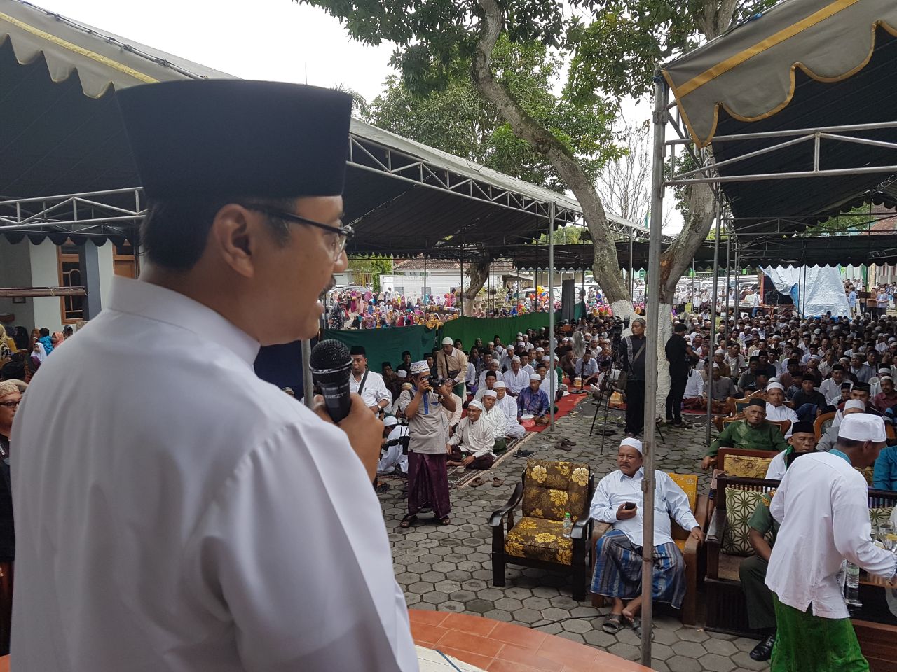 Wagub Jatim Saifullah Yusuf di hadapan santri Bustanul Ulum, Lumajang (21/1). (Foto : ngopibareng.id)