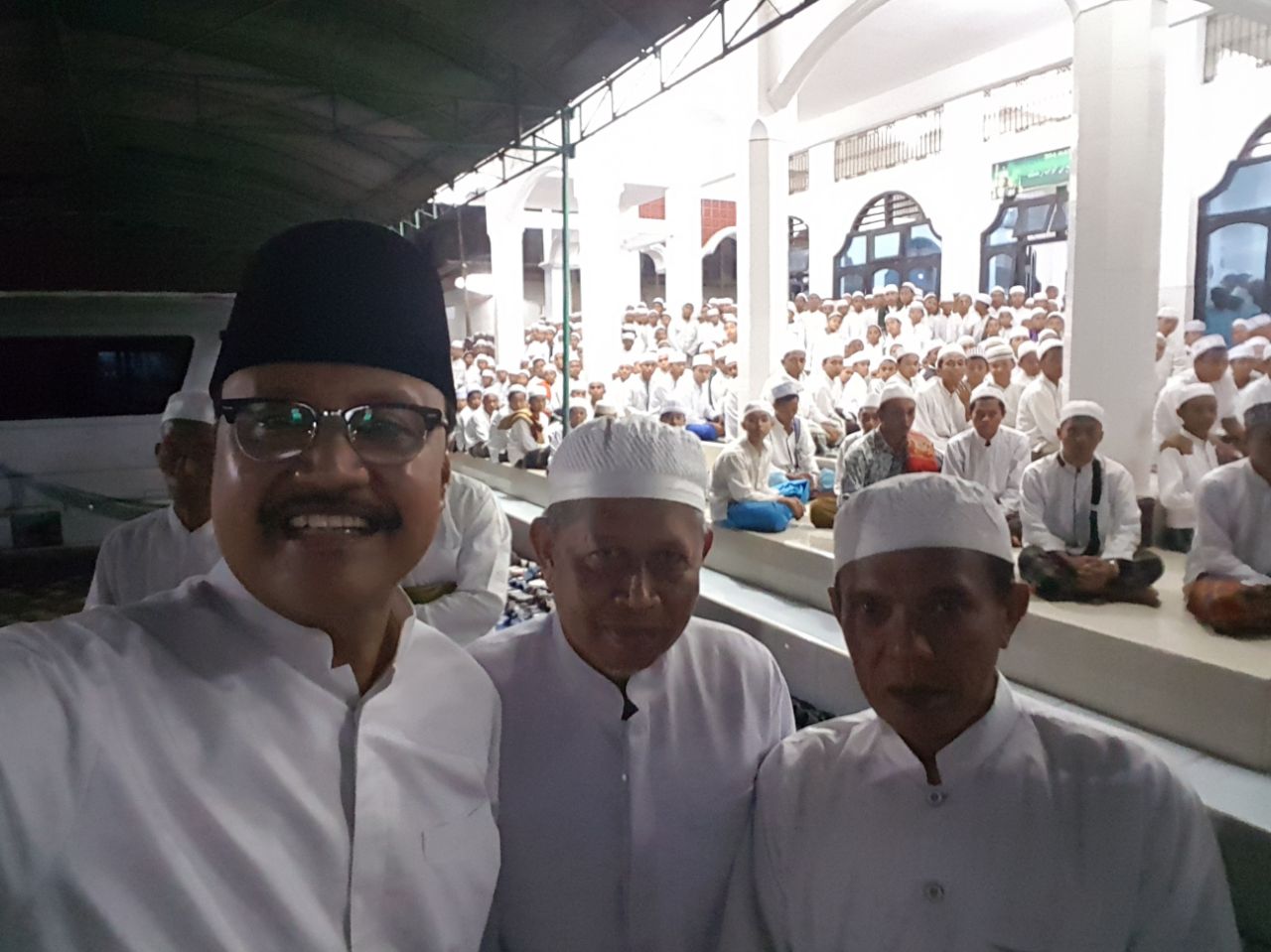 Wagub Saifullah Yusuf bersama ribuan santri di Lumajang. (Foto: Ngopibareng.id)