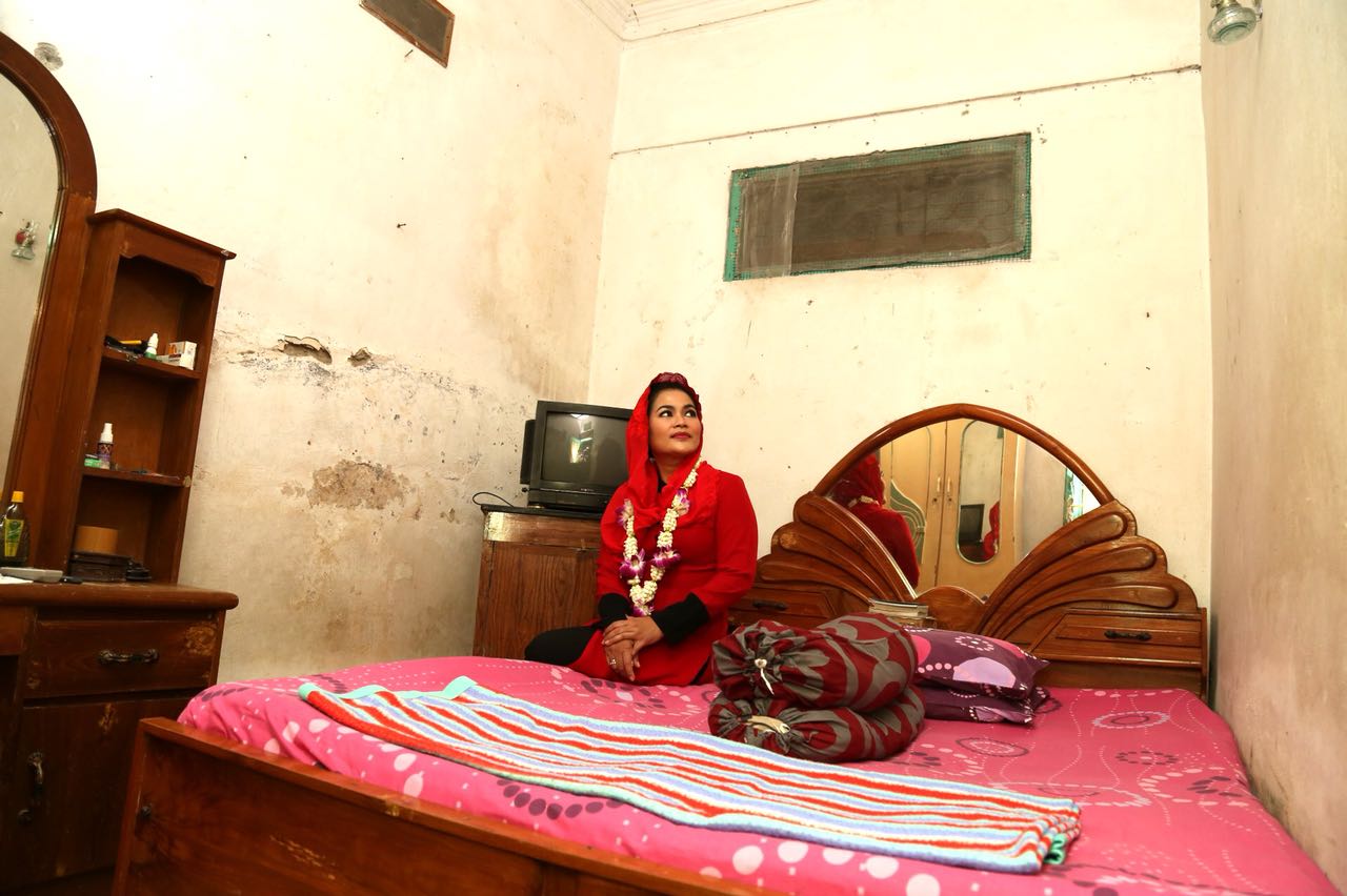 Puti Guntur saat berada di kamar tempat lahir Bung Karno. (Foto: ngopibareng.id)