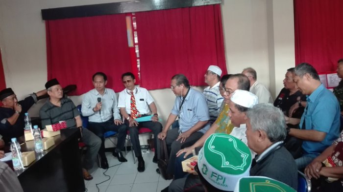 suasana konfersi pers tentang penentangan shalat jum'at(foto: tribunnews)