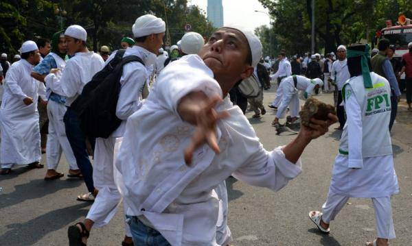 Aksi sweeping di Pamekasan oleh FPI (Foto: Dokumentasi)