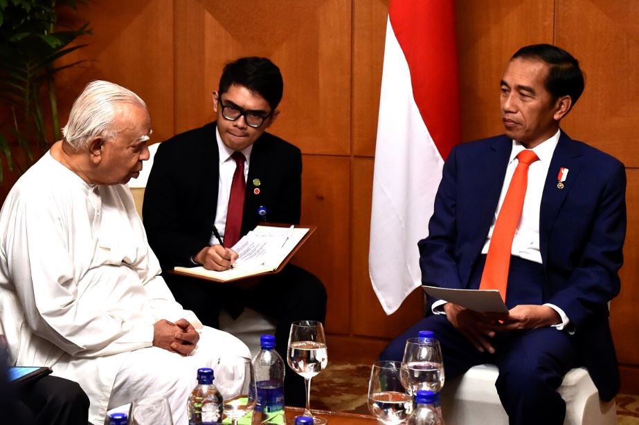 Presiden Joko Widodo menerima kunjungan kehormatan Pemimpin Oposisi Parlemen Sri Lanka Rajavarothiam Sampanthan di Hotel Hilton Colombo, 24 Januari. (Foto: Setpres)