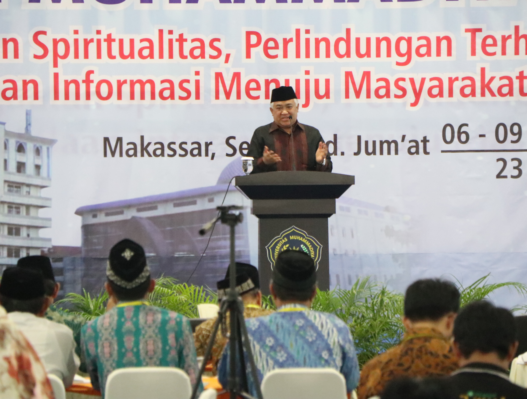 CERAMAH: Din Syamsuddin saat memberikan ceramah di Makassar. (foto: ist)