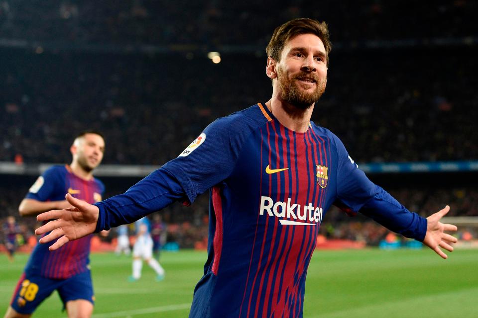 Selebrasi Lionel Messi usai mencetak gol ke gawang Espanyol dalam babak perempatfinal copa del rey, dini hari tadi. foto; afp