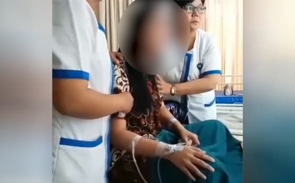 Korban histeris saat dipertemukan dengan pelaku pelecehan seksual terhadapnya. (Foto: Youtube)