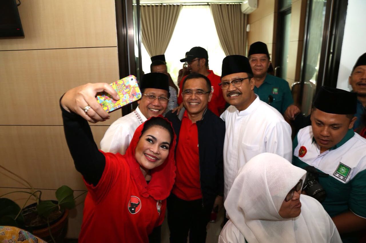 Wefie bareng Puti Soekarno, Gus Ipul, Gus Halim dan Azwar Anas. (Foto : Istimewa)