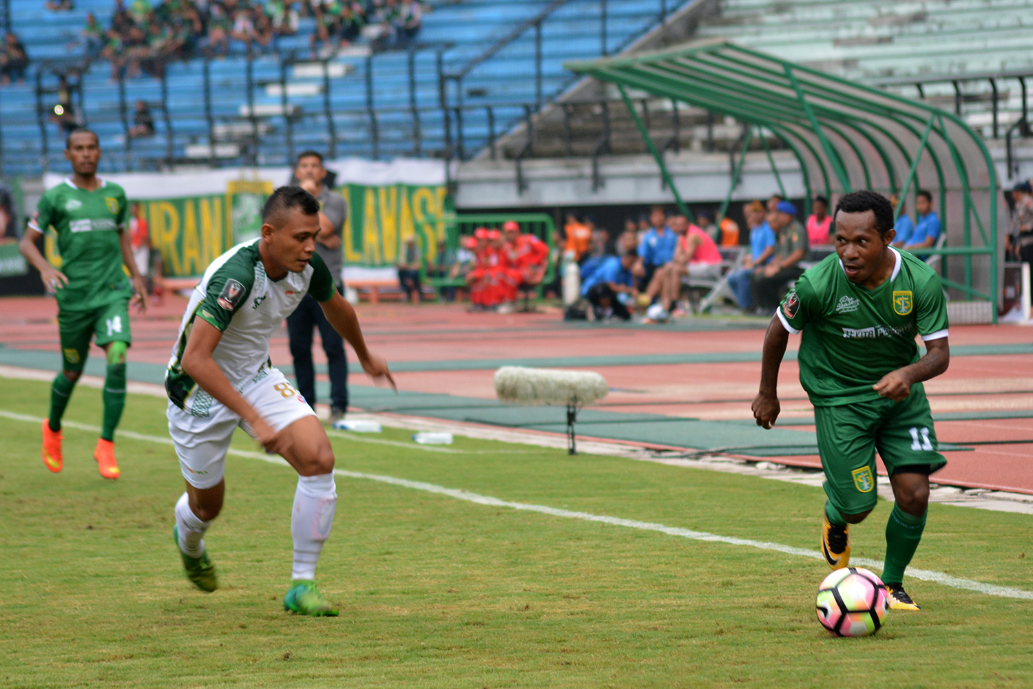 Pemain Persebaya Ferinando Pahabol. (foto: hrs/ngopibareng)