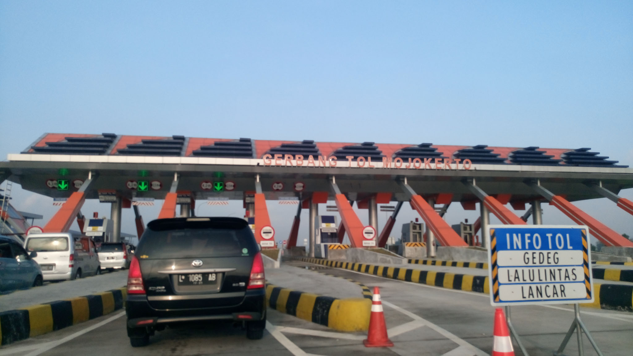 Gerbang Tol Mojokerto. (Foto: Dokumentasi)