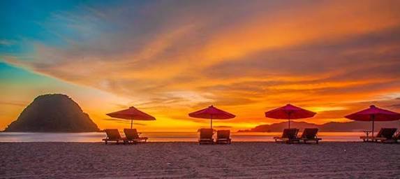 Pulau Merah yang menapak legenda. foto:dok