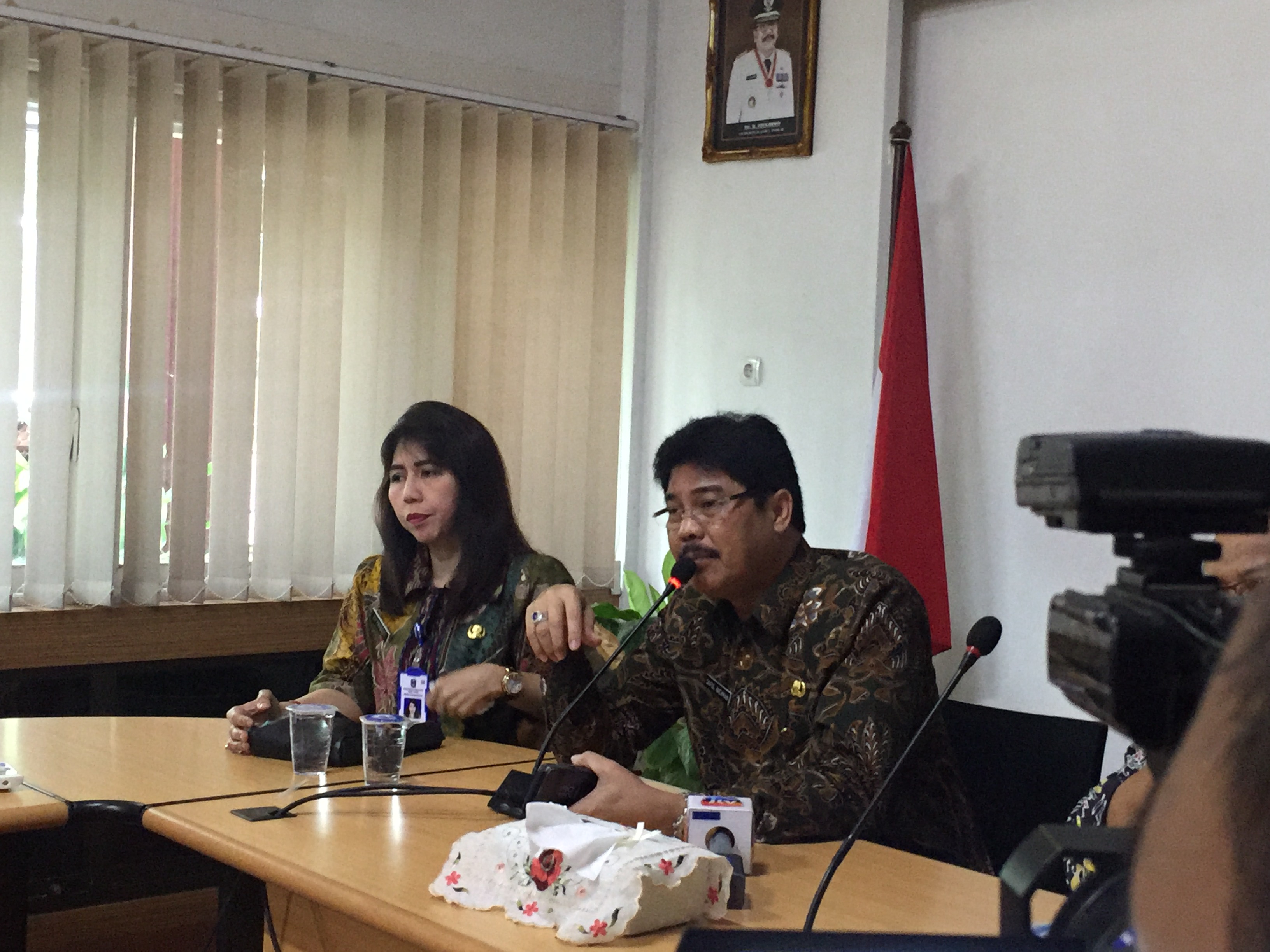 Kepala Dinas Pendidikan Prov. Jatim saat memberikan keterangan Pers, Jumat, 2 Februari 2018. (Foto: farid/ngopibareng.id)