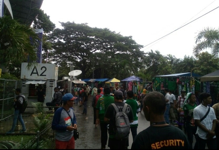 Jalanan usai dari pintu masuk. 