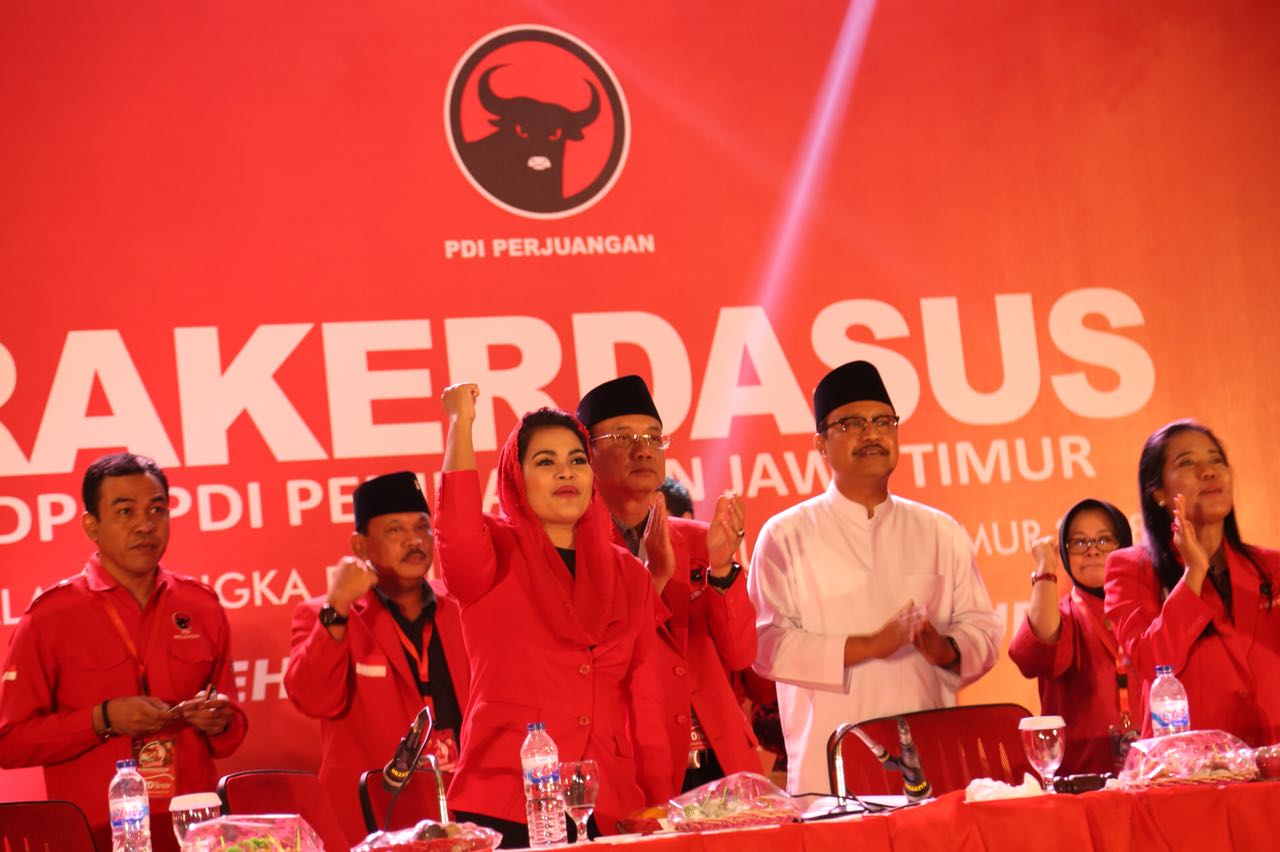 Cagub cawagub Saifullah Yusuf-Puti Soekarno menghadiri Rakerdasus PDIP. (Foto : ngopibareng.id)