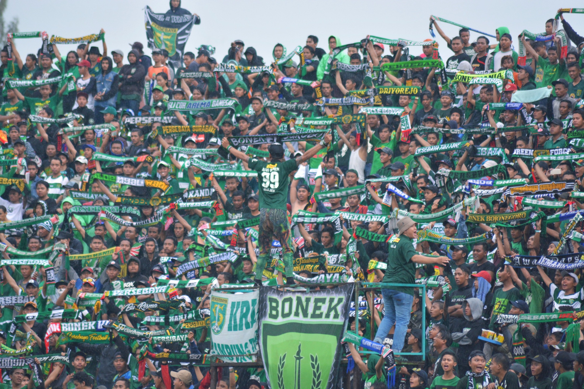 Aksi Bonek di Stadion Manahan Solo, Sabtu 3 Februari 2018. (foto: hrs/ngopibareng)