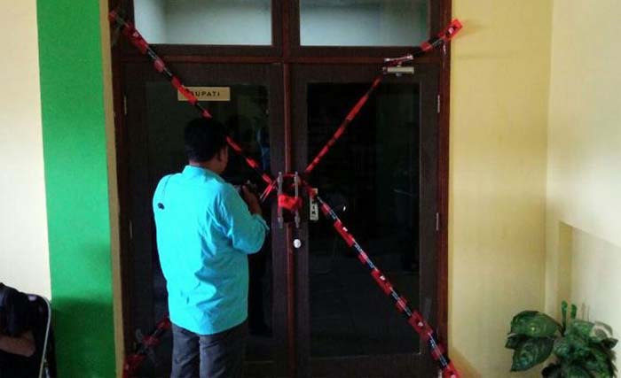 Ruang kerja Bupati Jombang disegel petugas KPK. (dokumentasi: kompas.com)