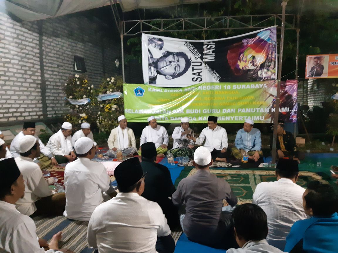 Suasana Tahlil Guru Budi di Sampang. (Foto : ngopibareng.id)