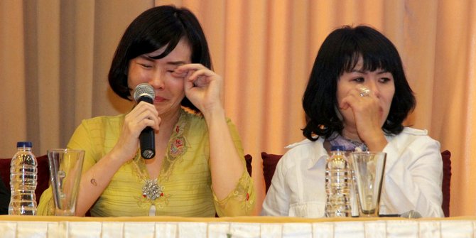 Veronica Tan bersama adik Ahok, Fifi Lety Indra.