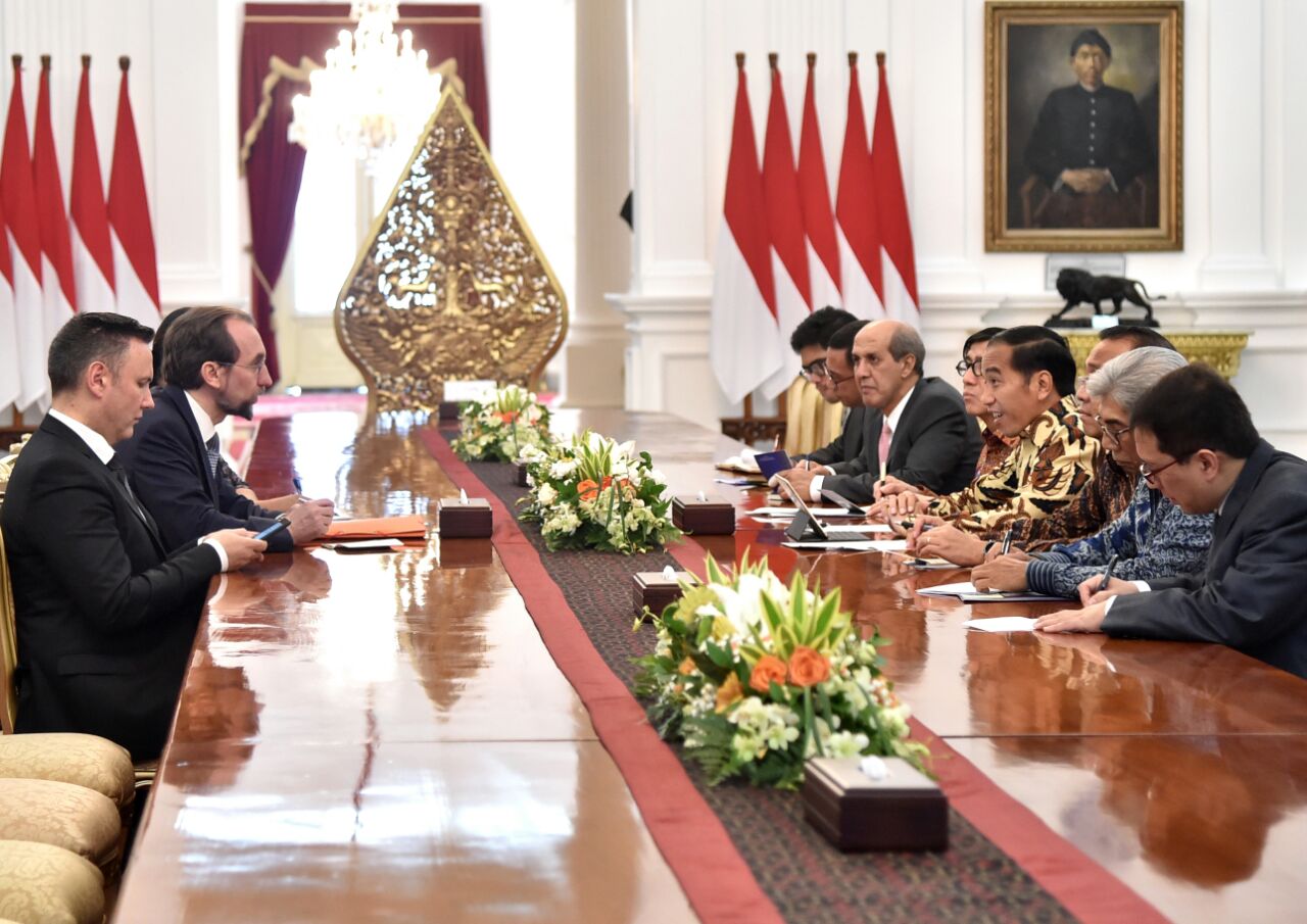 Presiden Joko Widodo saat menerima kunjungan kehormatan Komisaris Tinggi Hak Asasi Manusia (HAM), di Istana Merdeka, Selasa, 6 Februari 2018. (Foto: Biro Pers Setpres)