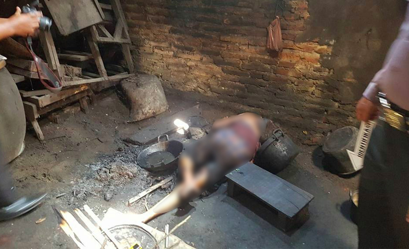 Mbah Rembyung yang terpanggang api dari nyala tungku (foto: istimewa)