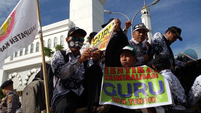 ilustrasi aksi solidaritas untuk Guru Budi. (Foto: Dokumentasi)