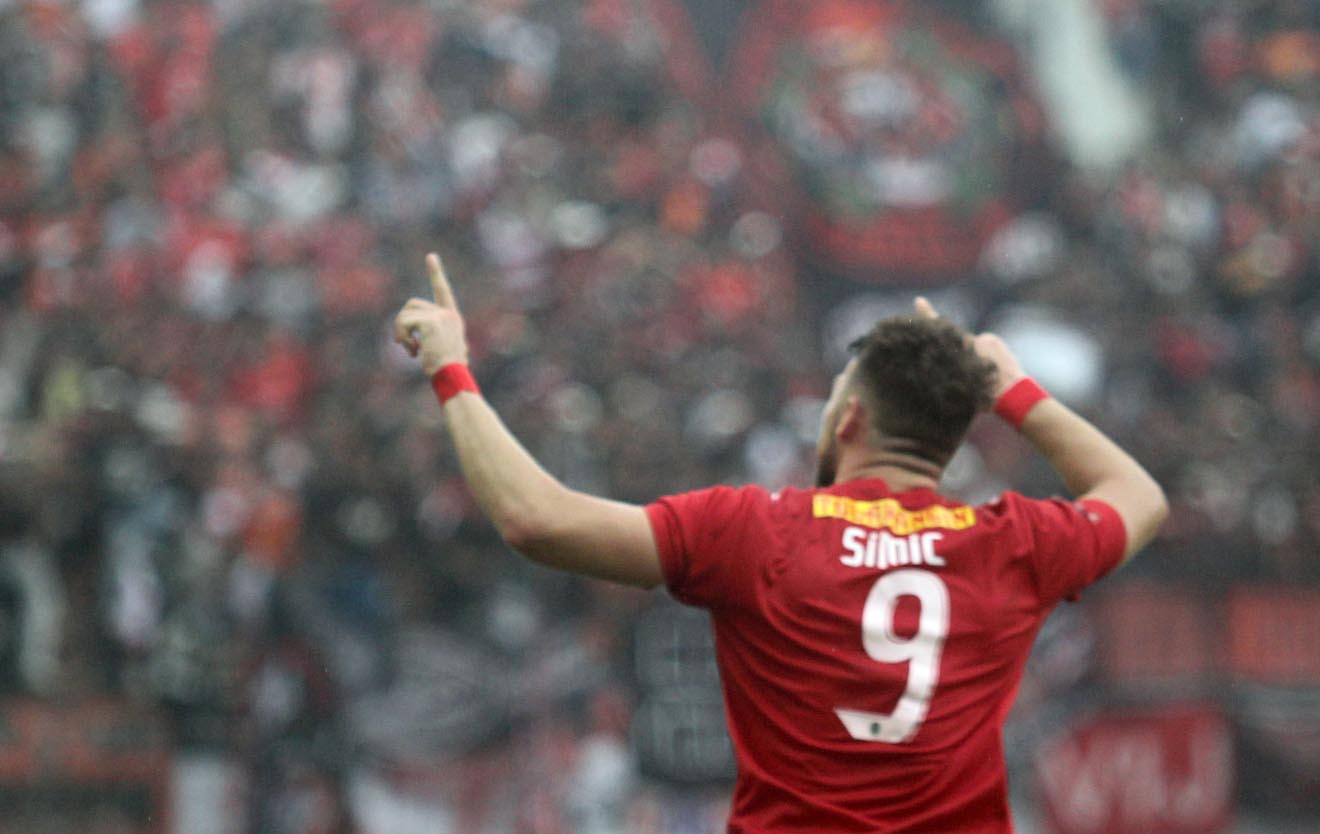 Striker Persija Jakarta, Marko Simic mencetak hatrick ke gawang PSMS Medan dalam leg pertama semifinal Piala Presiden, tadi malam. foto;ngopibareng.id/tom