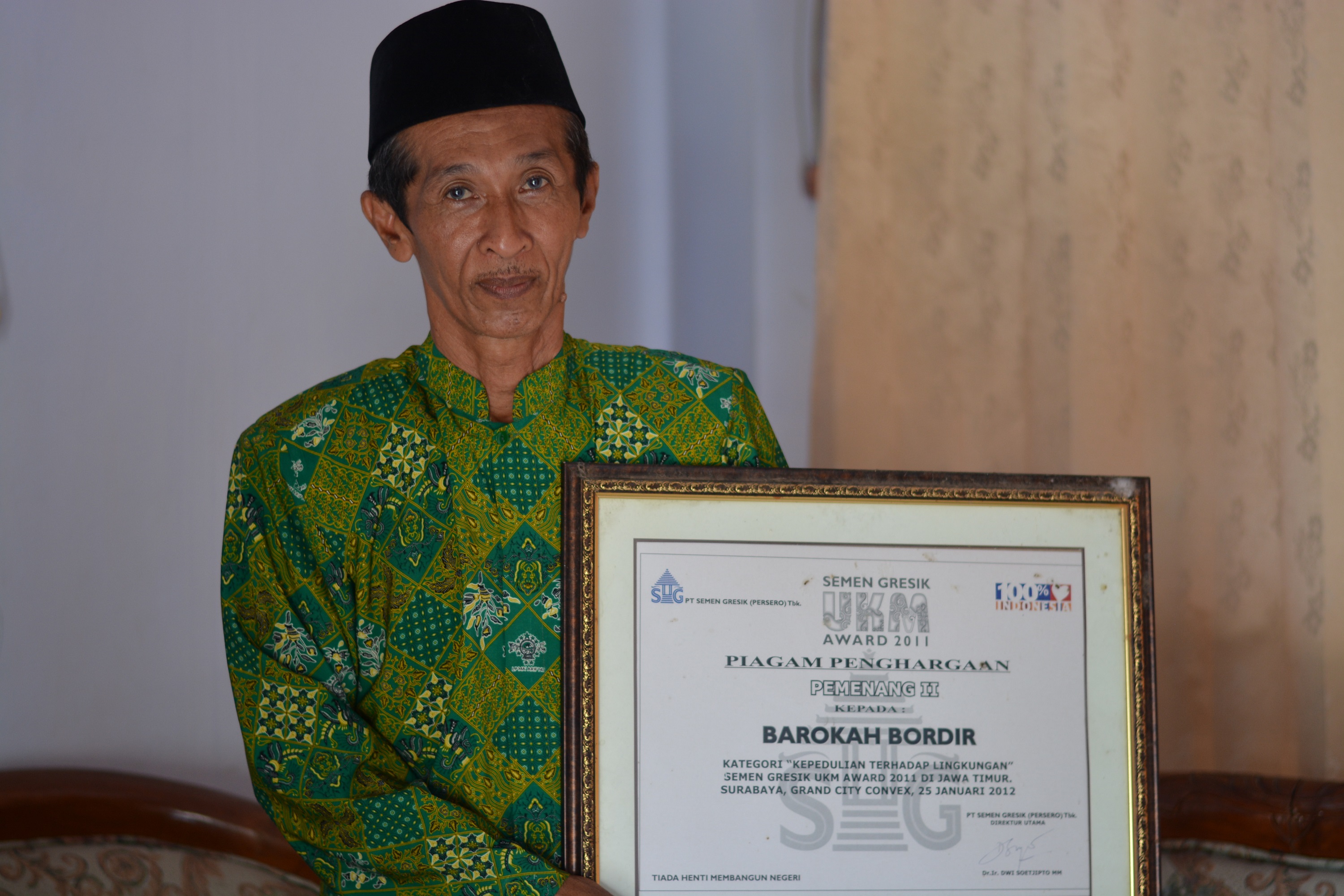 Pengusaha Bordir, Imam Muhtar yang sukses raih pengargaan. (foto: hrs/ngopibareng)