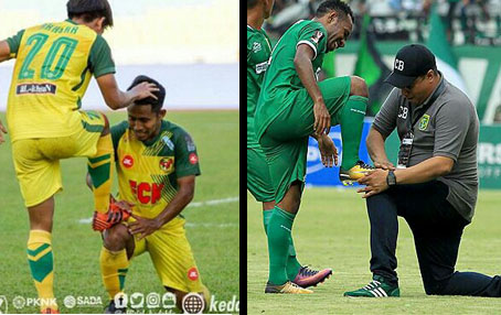 Selebrasi semir sepatu yang diperlihatkan Andik Vermansah dan Manajer Persebaya Chairul Basalamah.    