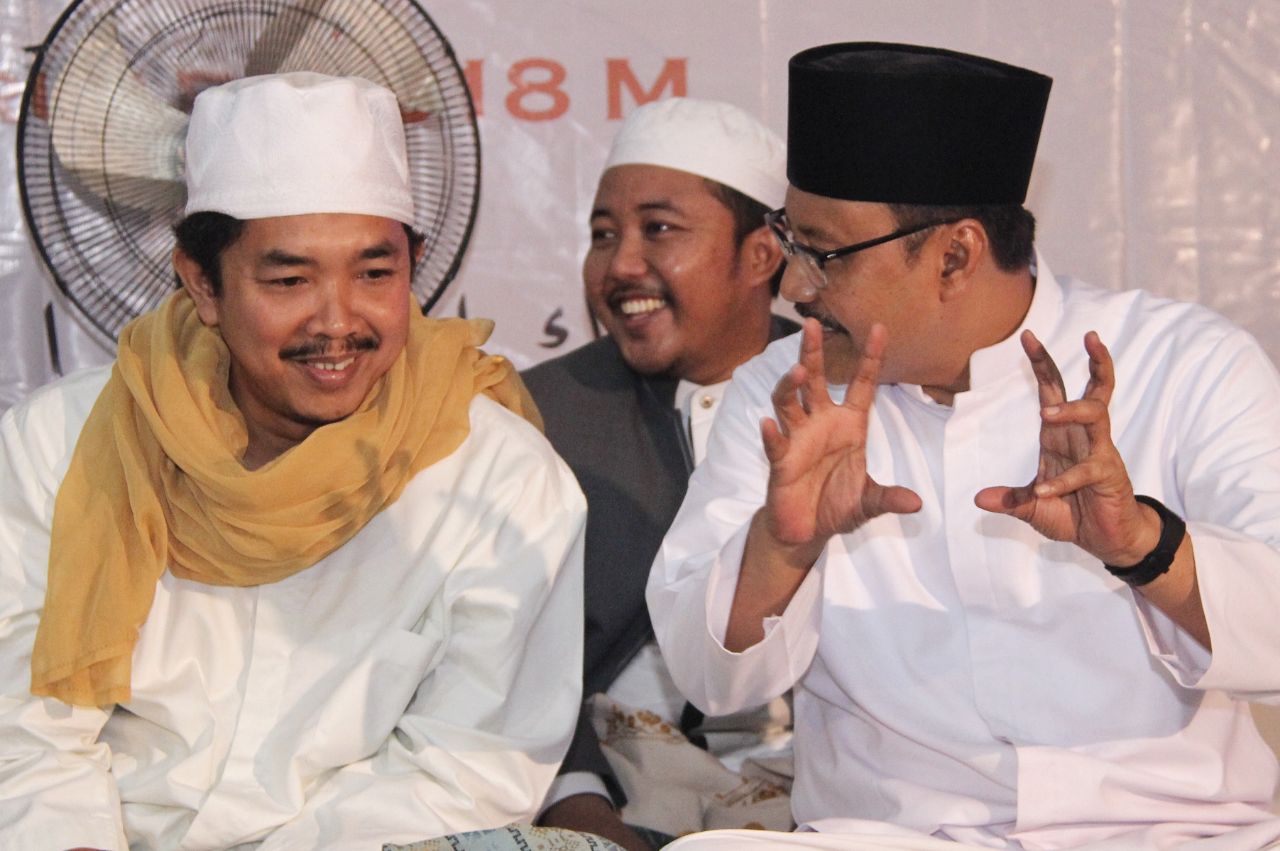 Cagub Saifullah Yusuf berbincang dengan KH Moch Kholil Asad. (Foto : istimewa)