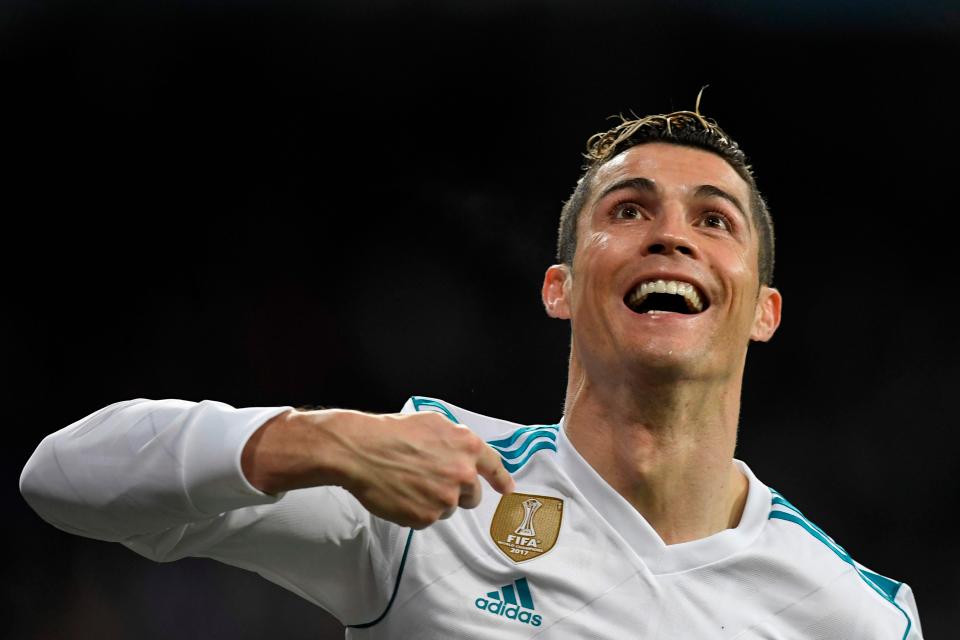 Ronaldo mencetak dua gol saat Madrid mengalahkan PSG 3-1 di leg pertama  16 besar Liga Champions, dini hari tadi. foto;afp