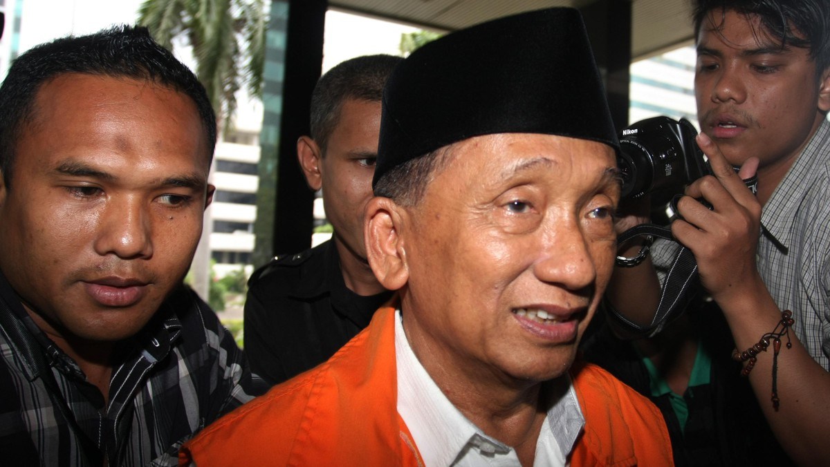 Mantan Ketua DPRD Bangkalan, Madura Fuad Amin saat diperiksa Komisi Pemberantasan Korupsi. (Foto: Dokumentasi)