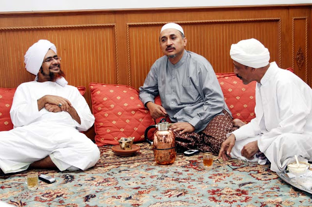 Habib Umat al Hafidz dan ulama Indonesia, suka wewangian. (foto: ist)