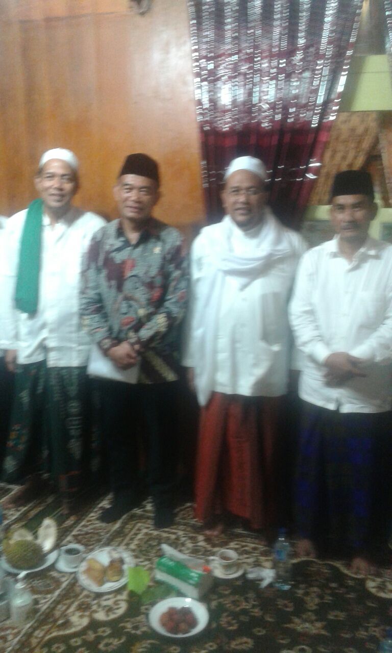 Mendikbud Muhadjir Effendy di Pondok Pesantren Al Ihsan, Omben, Sampang asuhan KH Mahrus Malik. (foto: ist)